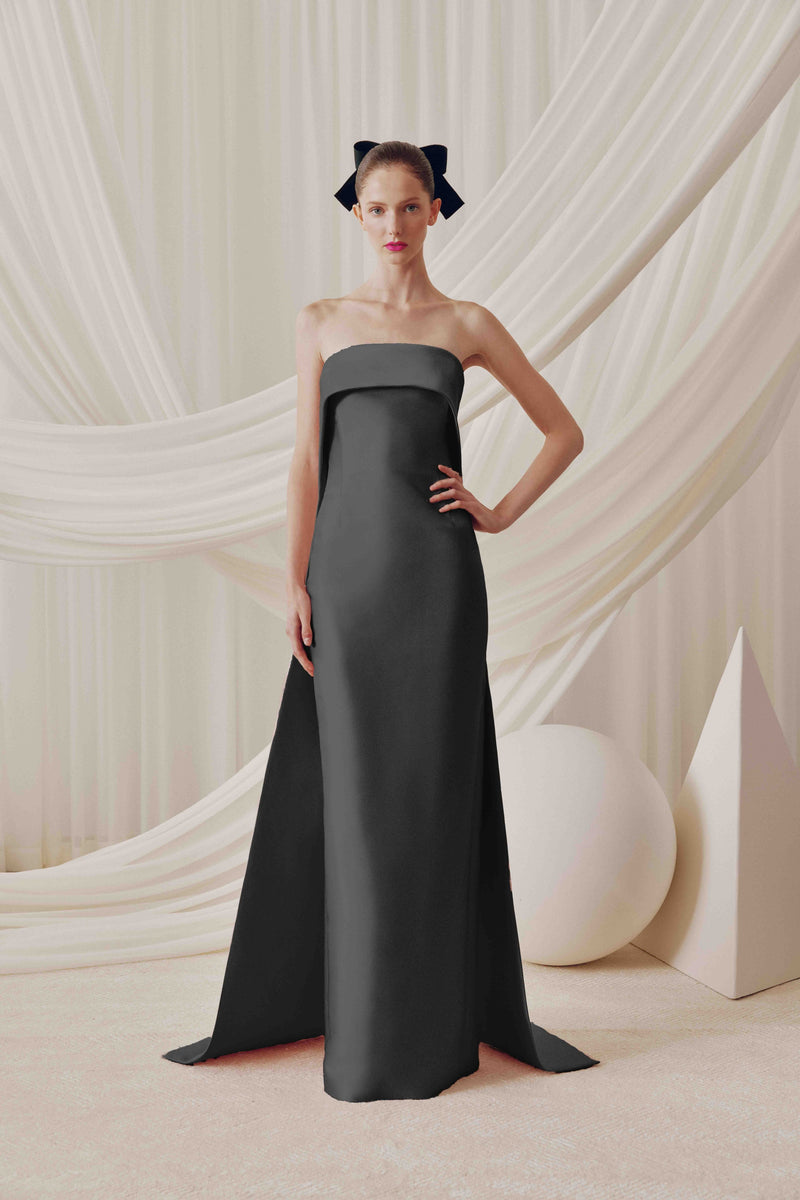 STRAPLESS GOWN